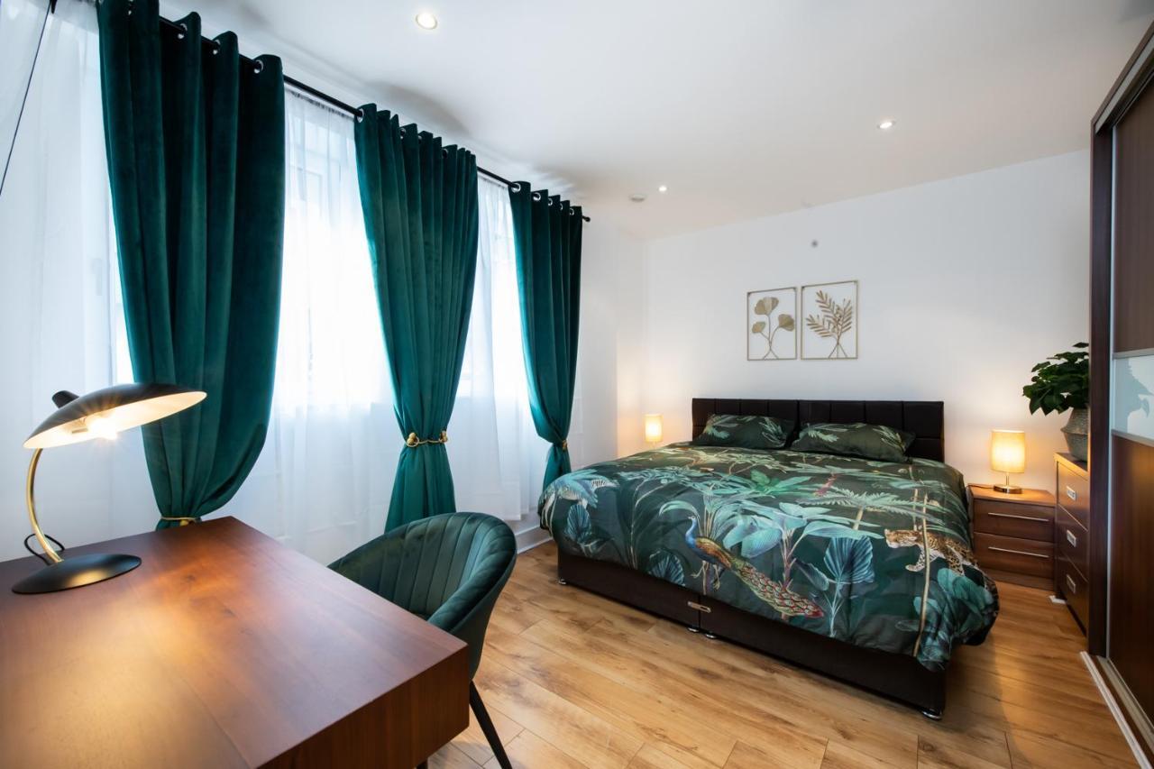 London Nino Apartments Esterno foto